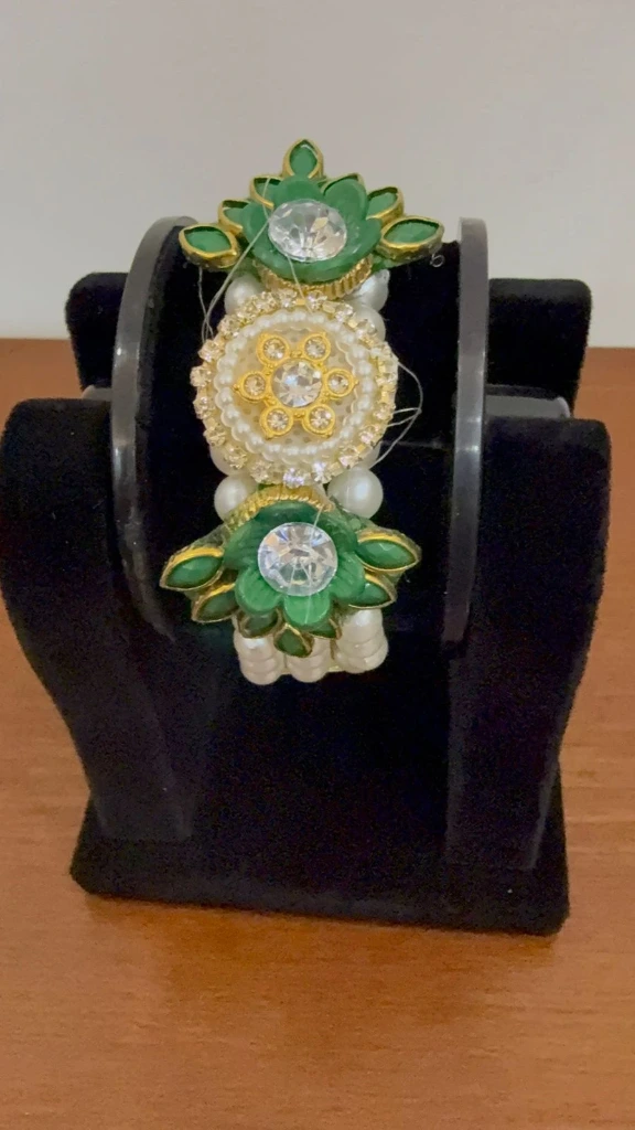 Flower Bracelet with Pearls