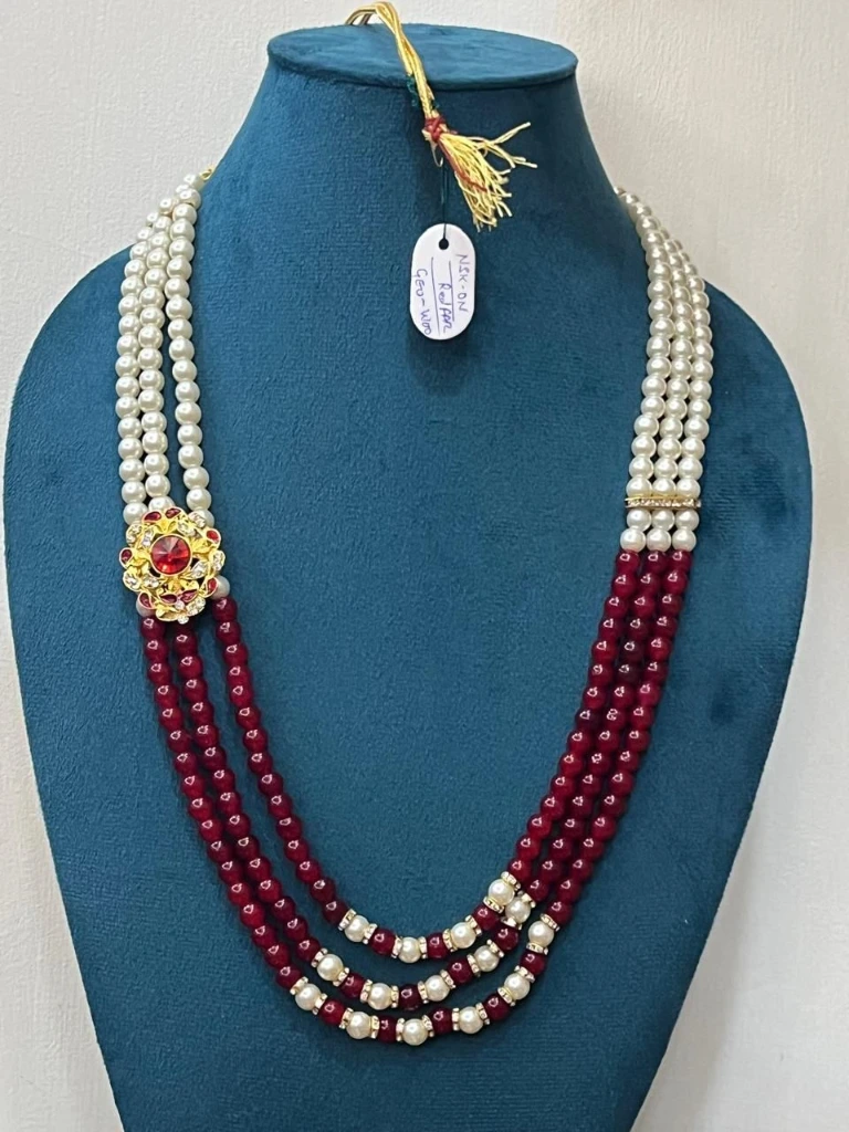 Necklae red garnet beads with moti and fancy rings