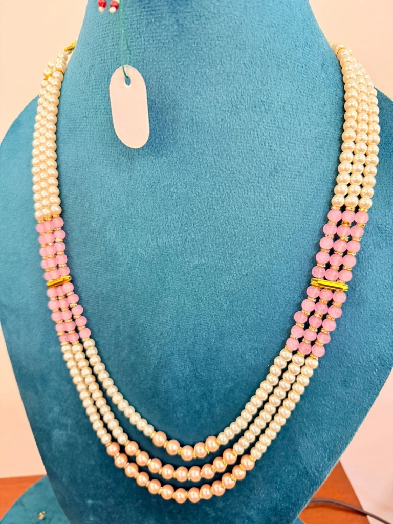pink shade Necklace with white color pearls