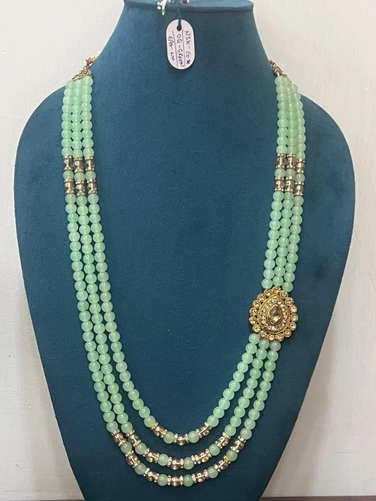 Green aventurine shade necklace with golden pendant for party wear on saree or groom mala