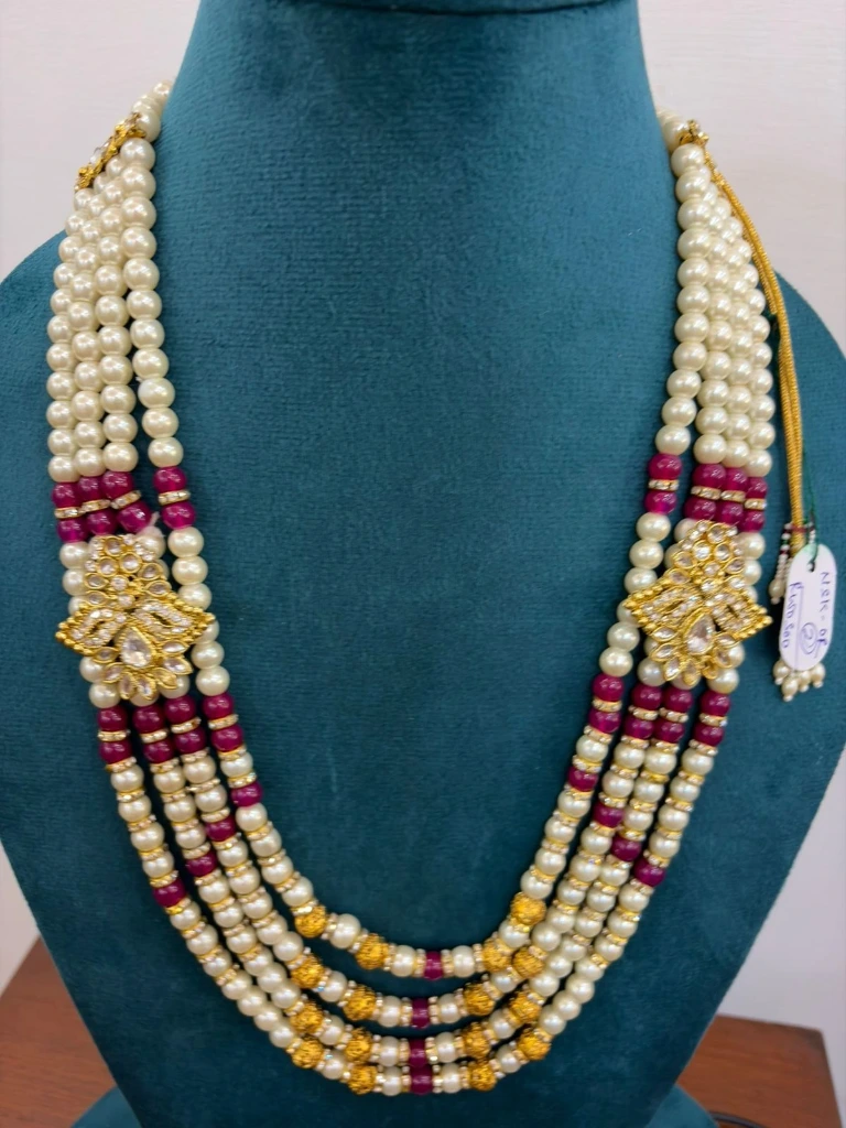 Fancy necklace with pearls and red beads