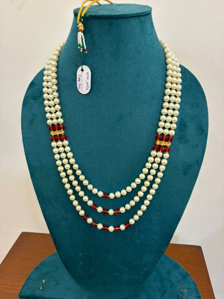 Moti necklace with red beads