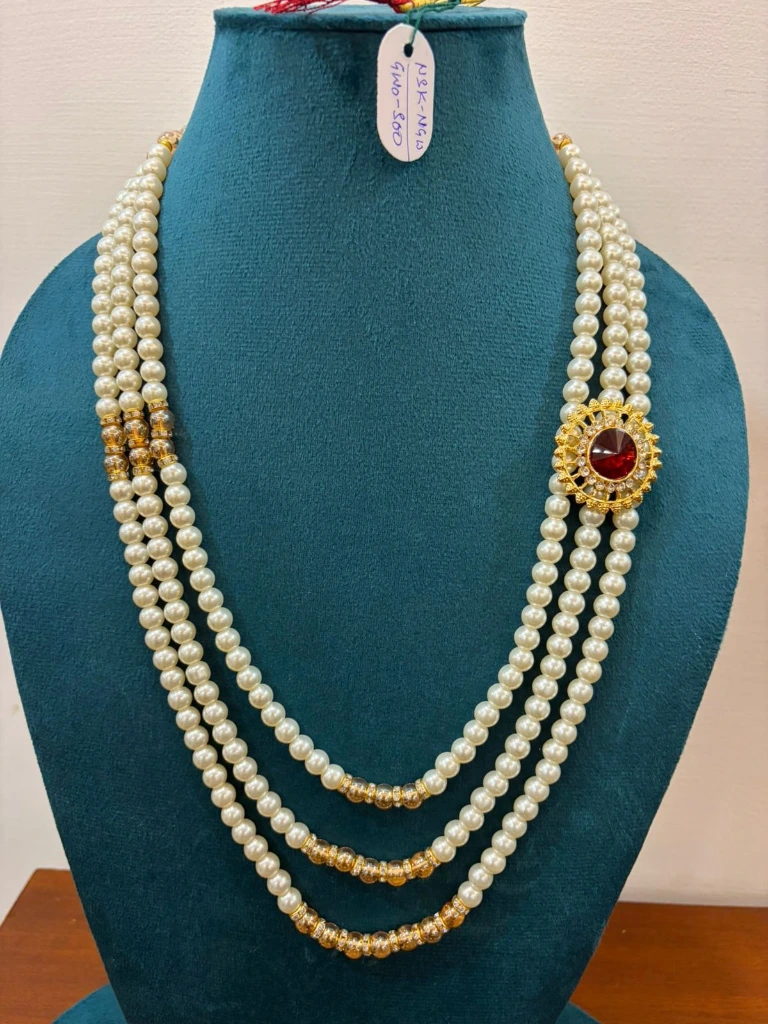 Pearl with red mahroon pendant