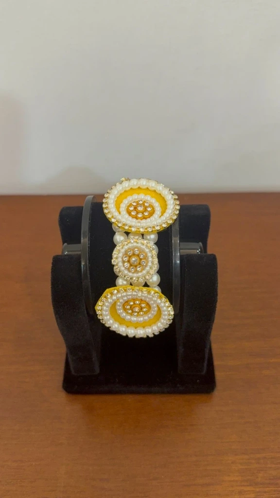 Bracelet fancy and streable for party and gifting