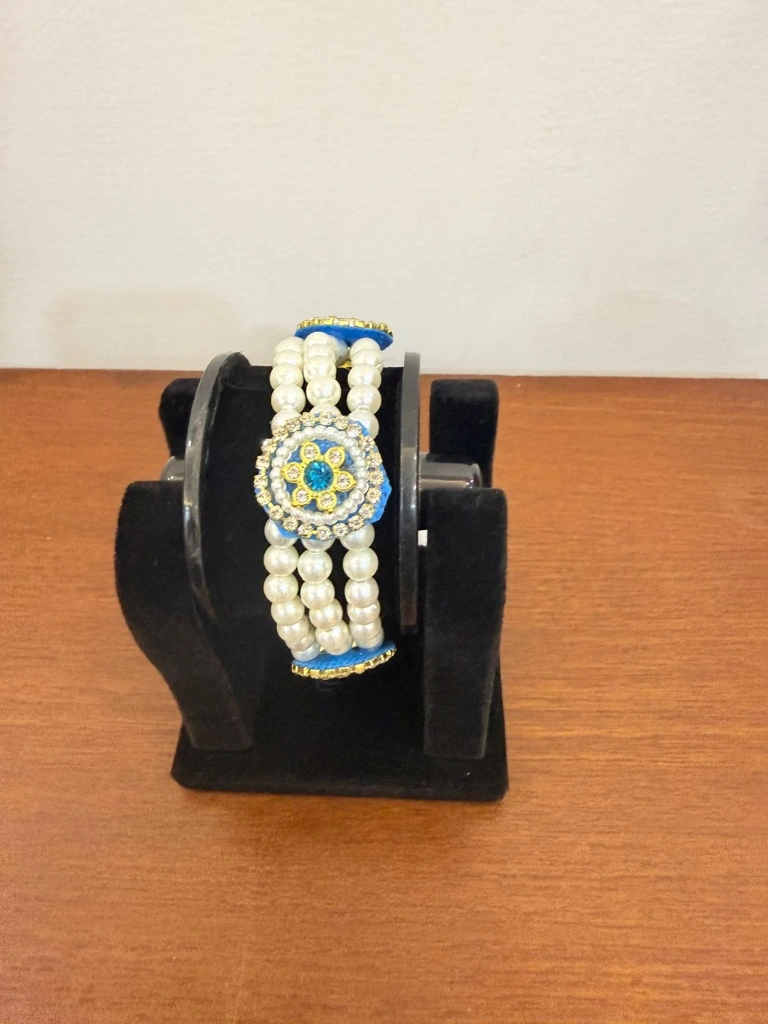 Fancy Bracelet strechable and white pearls