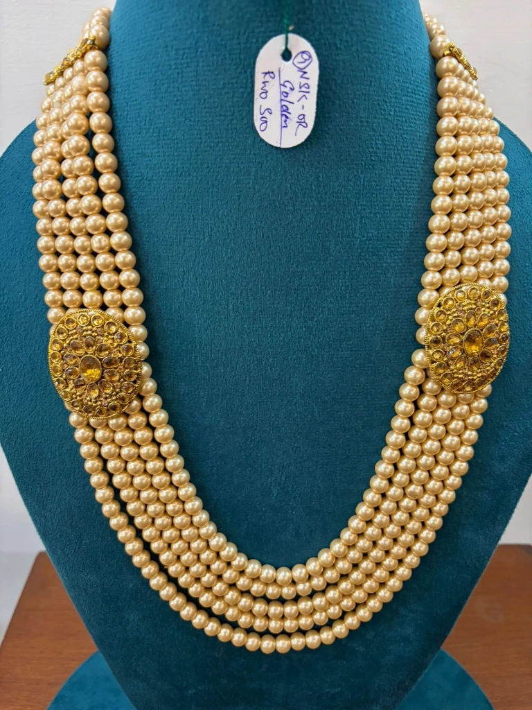 Golden pearls with double pendant