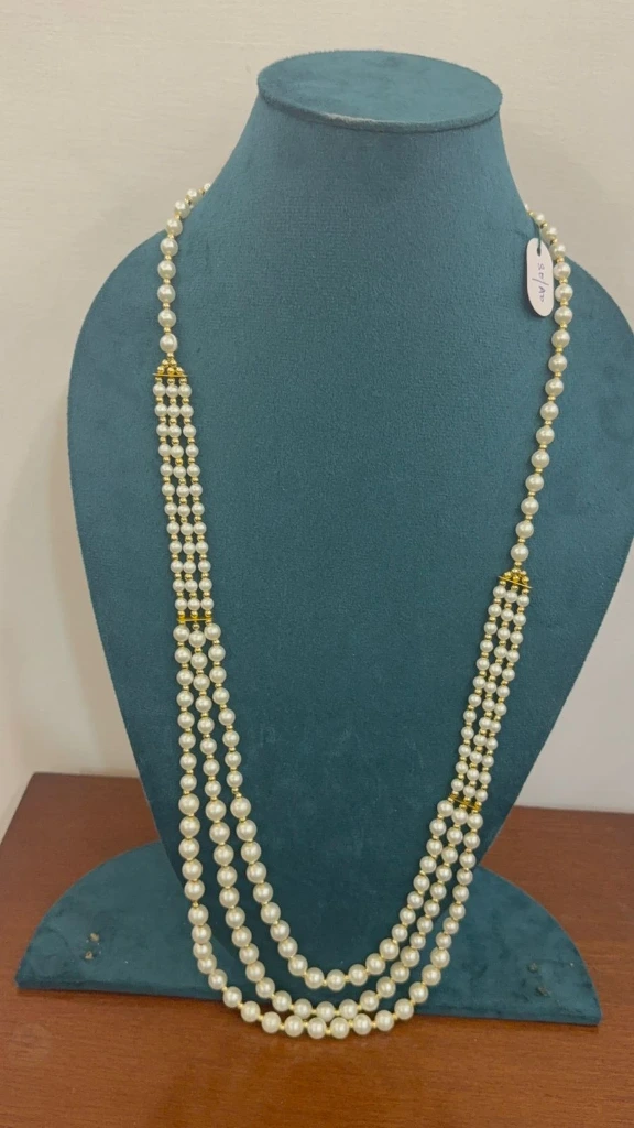 white pearls with 3 strands grading